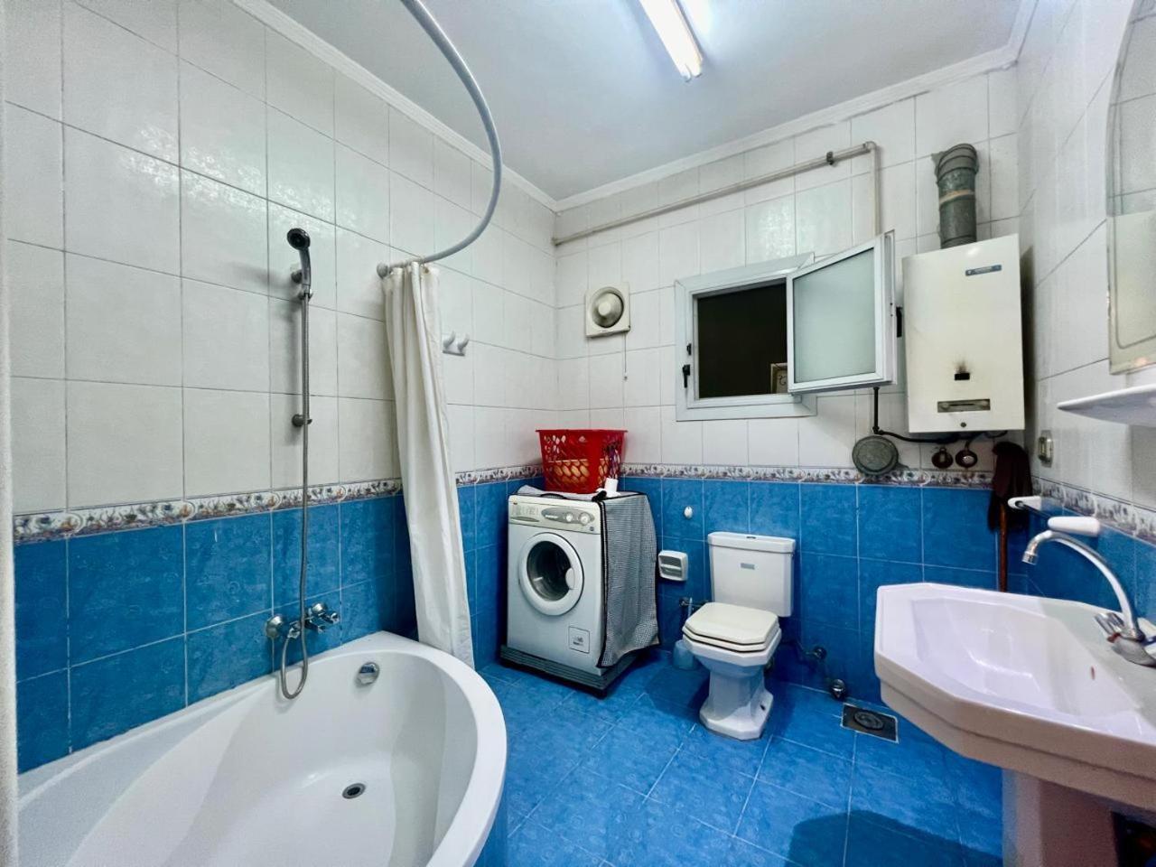 شقه فاخره بالقرب من سيتي ستارز بمدينه نصر Apartment
