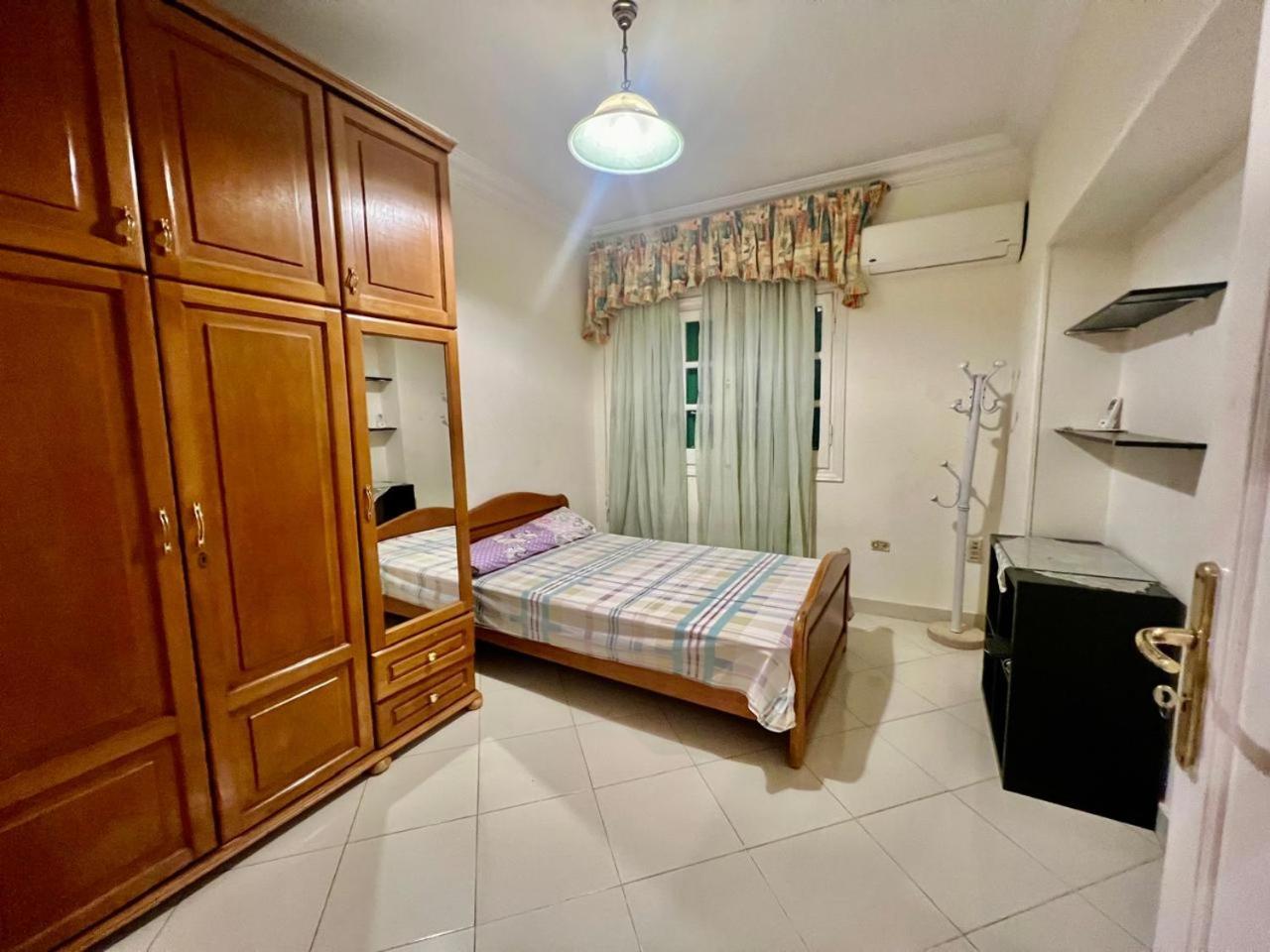 شقه فاخره بالقرب من سيتي ستارز بمدينه نصر Apartment *