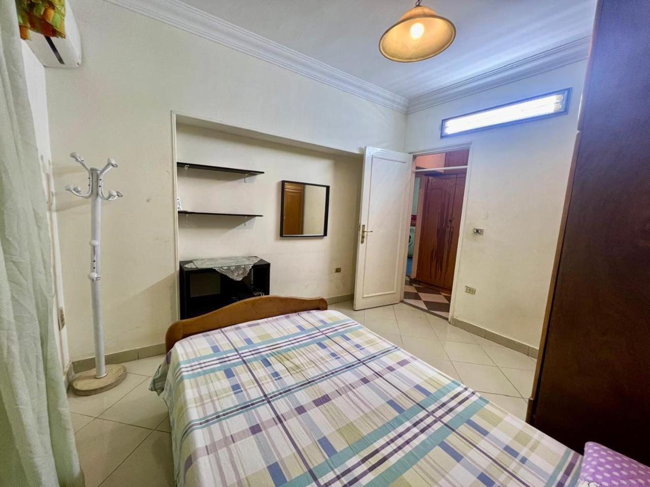 شقه فاخره بالقرب من سيتي ستارز بمدينه نصر Apartment