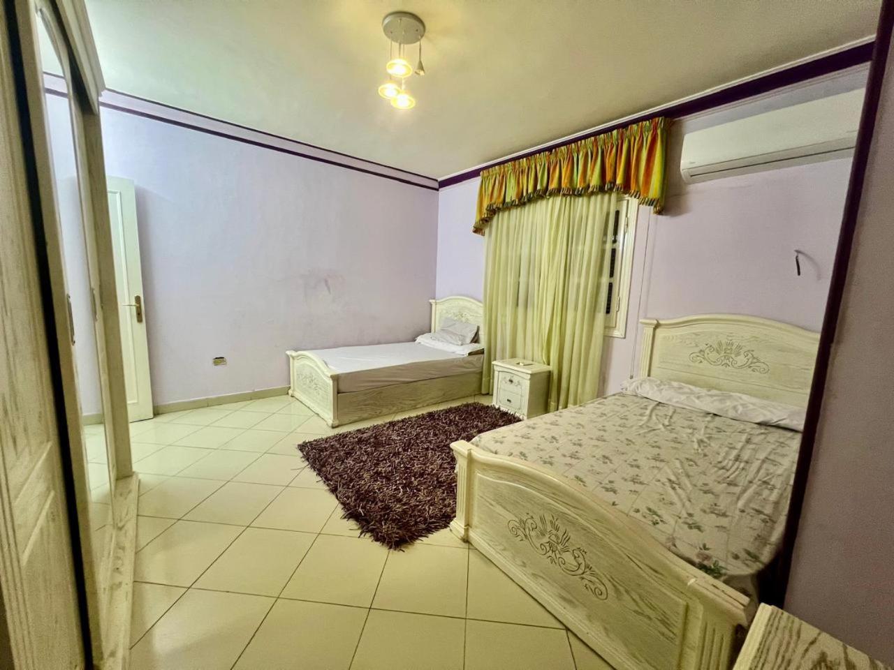 شقه فاخره بالقرب من سيتي ستارز بمدينه نصر Apartment *