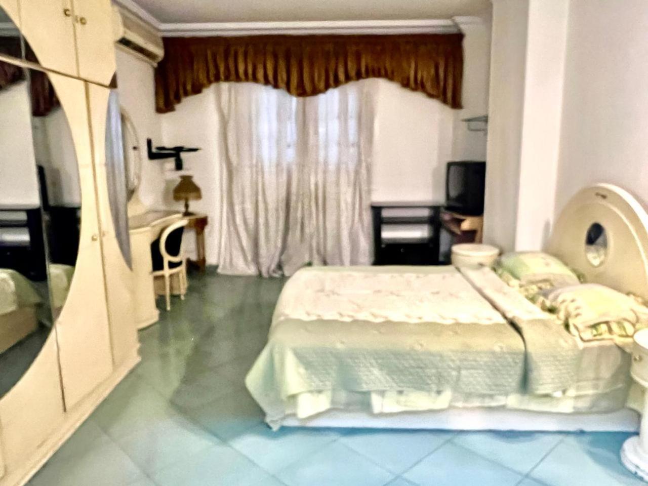 شقه فاخره بالقرب من سيتي ستارز بمدينه نصر Apartment