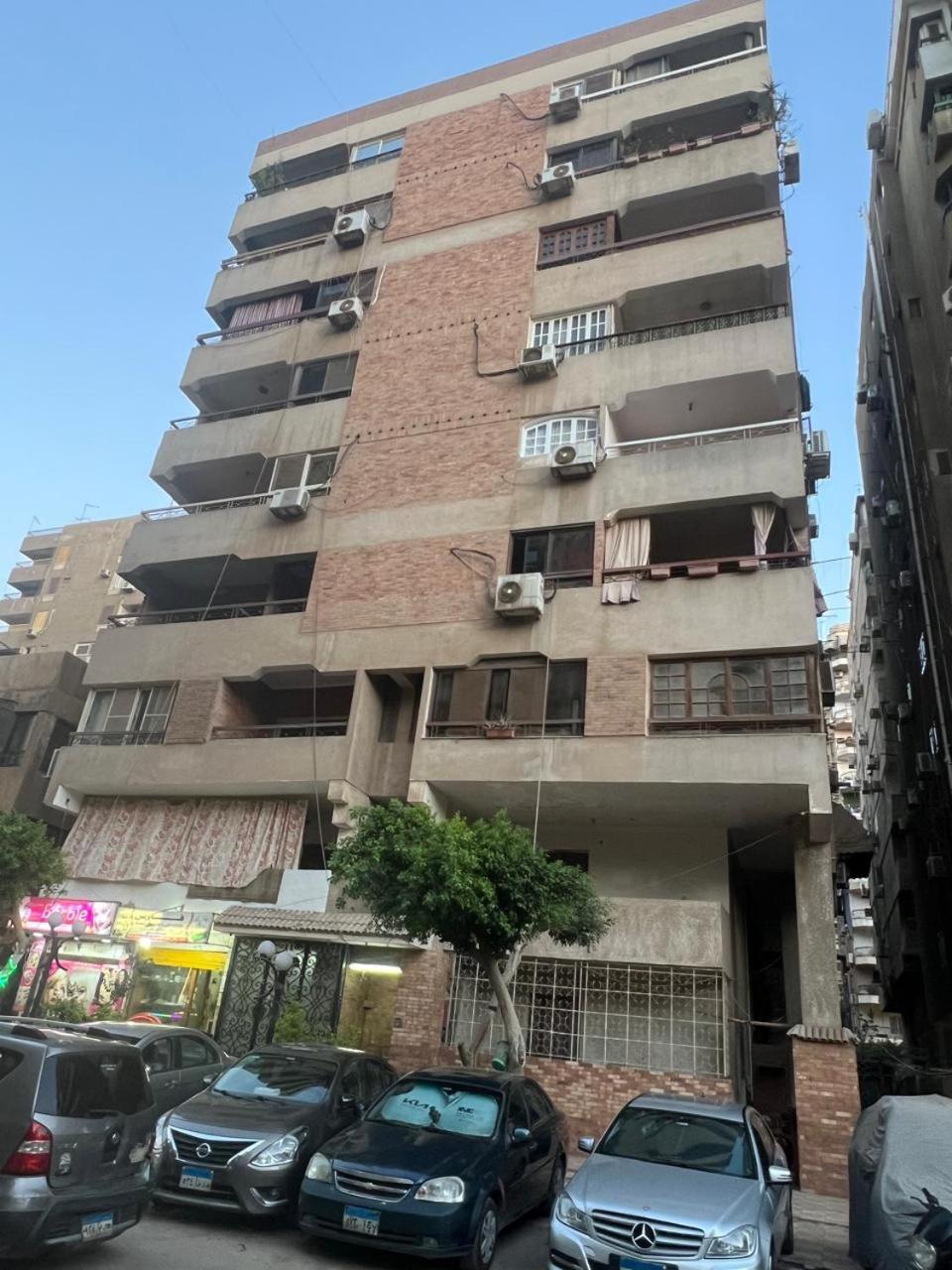 شقه فاخره بالقرب من سيتي ستارز بمدينه نصر Apartment *